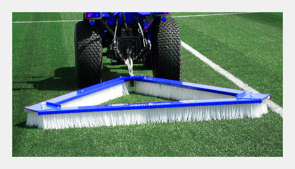 Техника для очистки искусственного футбольного поля